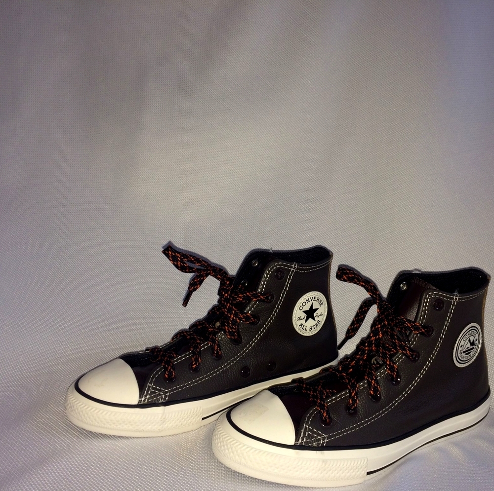 Converse - Picture 1 of 2